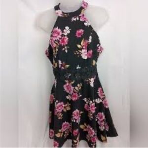 Floral Halter Neck Dress with Keyhole Back Size Jr. L(11/13)